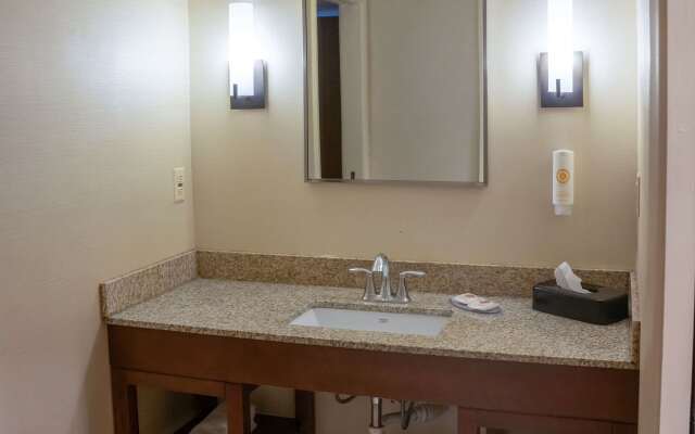 Comfort Inn & Suites Erie - Splash Harbor Indoor Waterpark