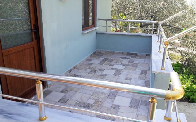 Assos Nazan Motel Restoran Beach