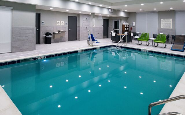 Hampton Inn & Suites Adrian