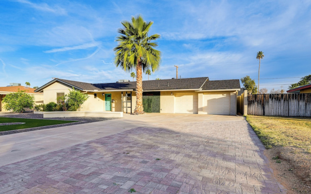 Phoenix Modern Retreat w/ Pool & Putting Green