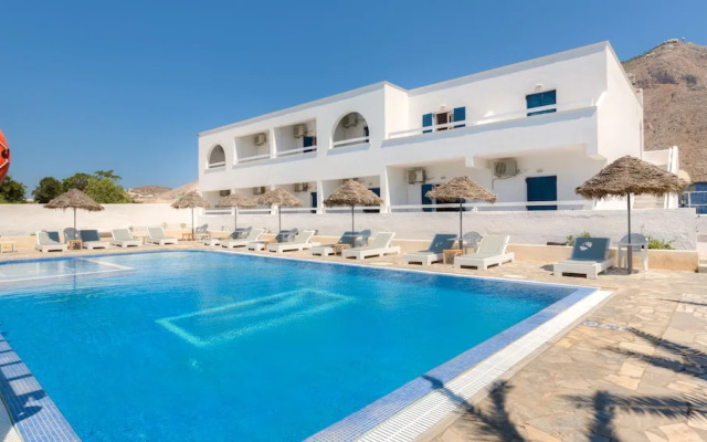 Andreas Studio Perissa in Santorini