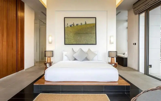 Villa Chelay - Luxury Waterfront Villa