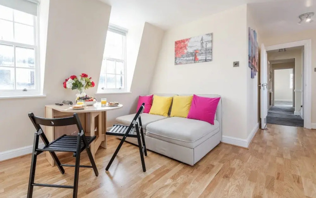 Taste Central London Living in Lush Home