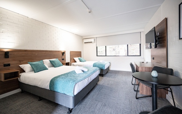Browns Plains Hotel – Guest Rooms – Logan Central