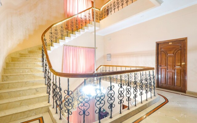 Fabhotel Raka Inn