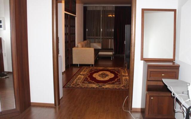 Houseroom H