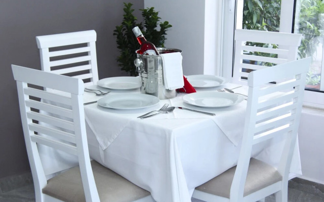 Atlantis Hotel & Apartments