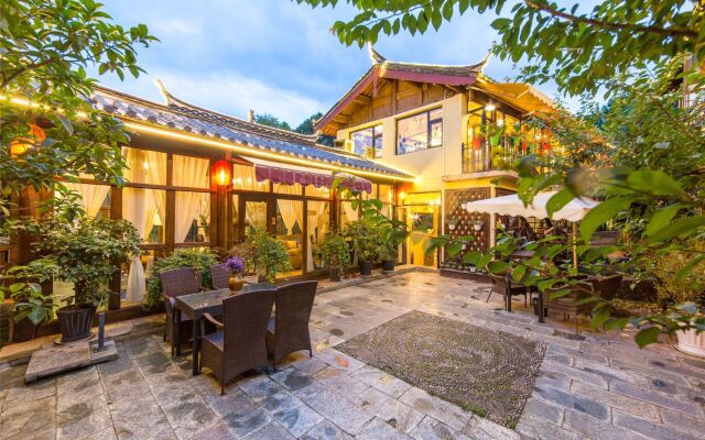 C'est La Vie Boutique Inn