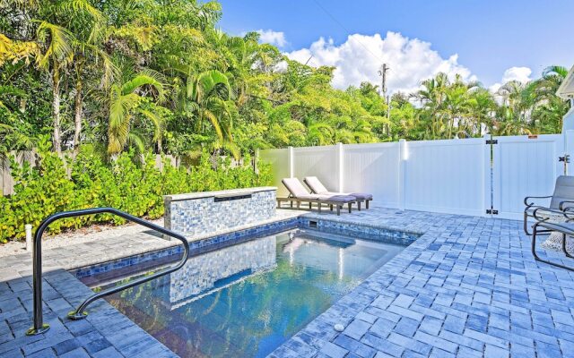 'chic on the Beach' Luxe Anna Maria Island Retreat