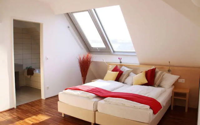 CheckVienna - Maria-Theresien-Straße