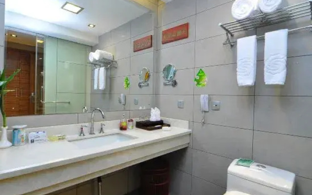 Qujing Yishi Yihe Hotel (Cuifeng Road, Qilin District)