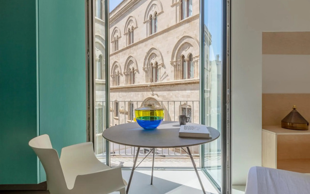 Fiveplace Design Suites Apartments