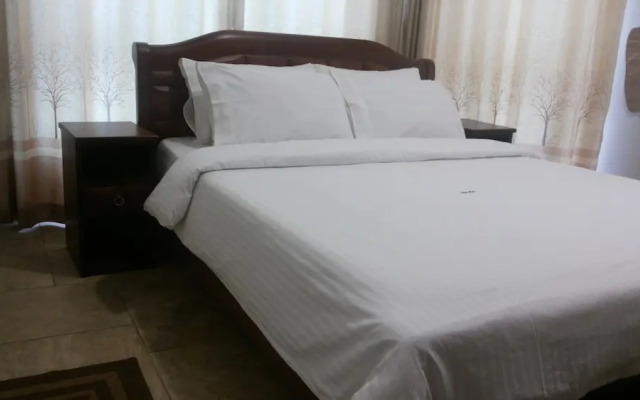 Daks Hotel Kirinya