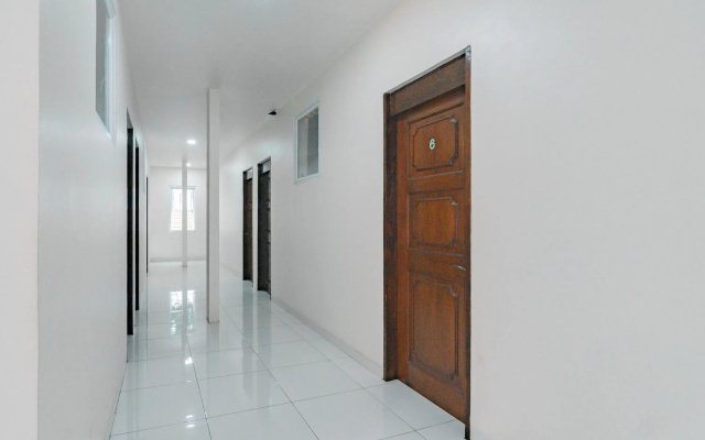 RedDoorz near Prujakan Station Cirebon