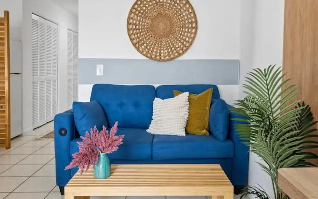 Bayshore Bliss- Cozy Space Pool Views