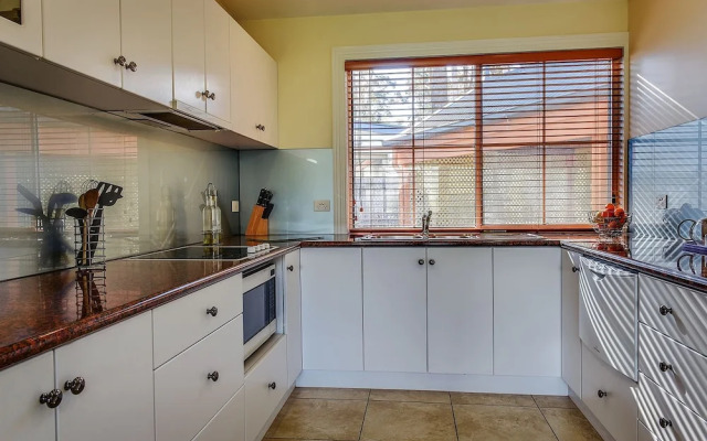 Waverley House Cottages