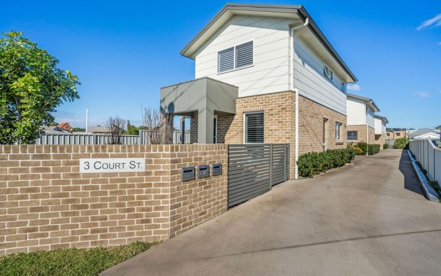 Newcastle Short Stay Apartments - Adamstown Townhouses