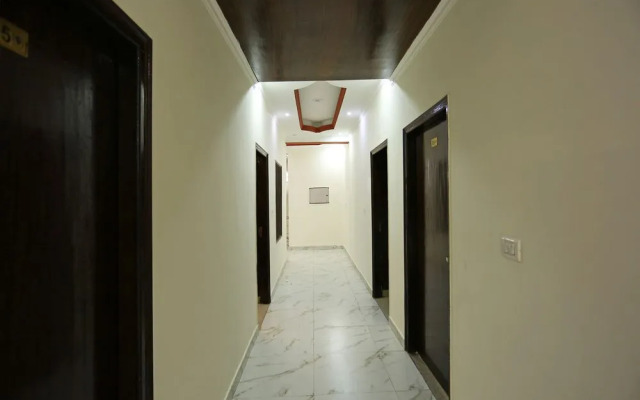 OYO 9905 Hotel Doon Star