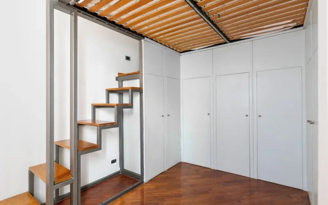 Modern Apartment with Mezzanine