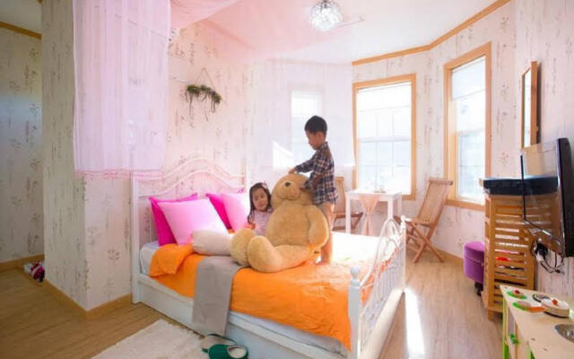 Teahouse Kids Pension