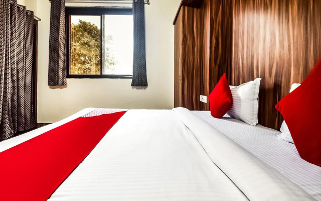 Eleven 43 Suites by OYO Rooms