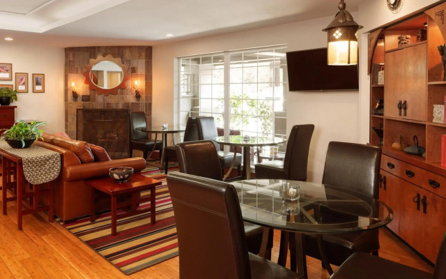 Larkspur Landing Extended Stay Suites Renton