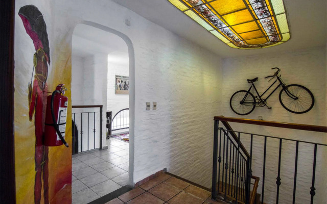 MedioMundo Hostel
