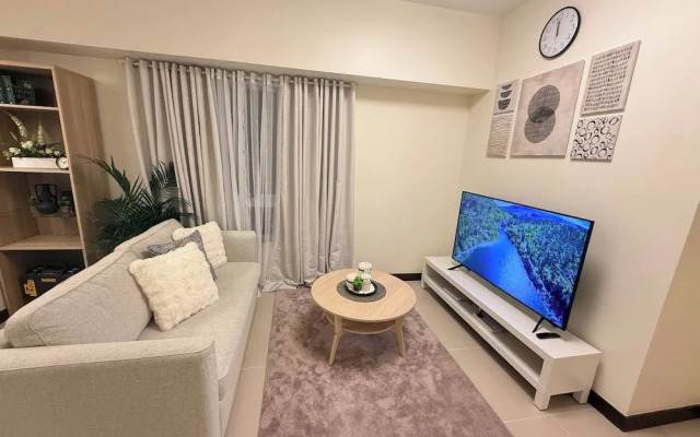 Cozy Modern Apartment Condo Unit