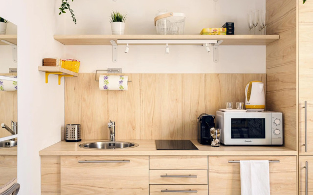 A Yellow Touch - Modern Studio in Isola Milano