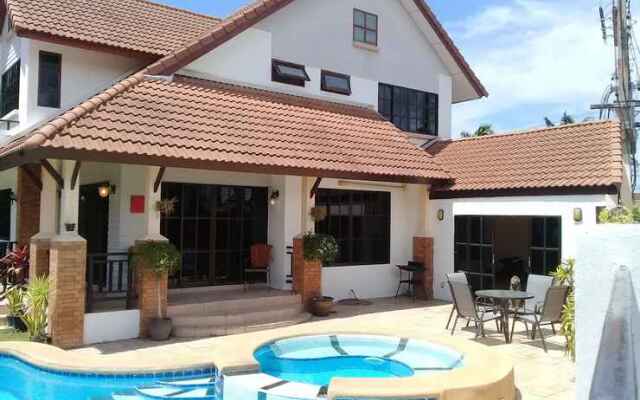 4 Bedroom House & Private Pool Pattaya