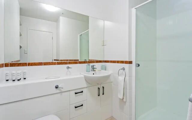 Stunning Sky Tower View Studio Pool And Gym!