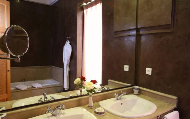 Le Clos des Oliviers by KMV