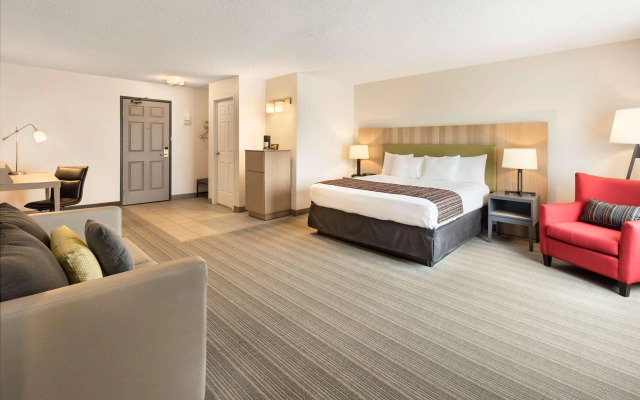 Country Inn & Suites by Radisson, Chippewa Falls, WI