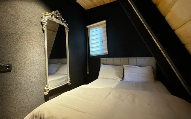 Hill House Bungalov