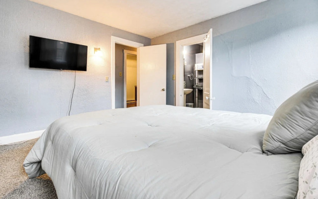 Pet-friendly Cincinnati Apt: 5 Mi to Downtown!