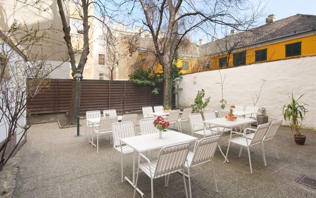 Mate Dependance Hotel