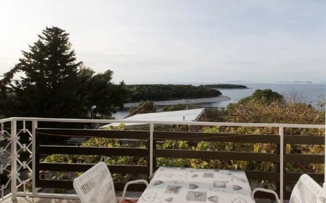 Apartments and Rooms Mirja