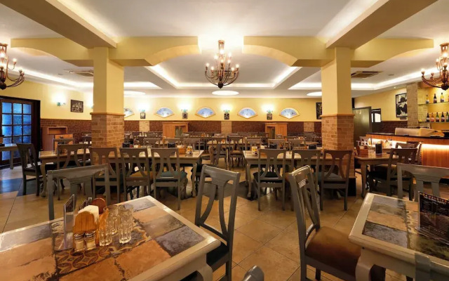 Cross Roads Inn