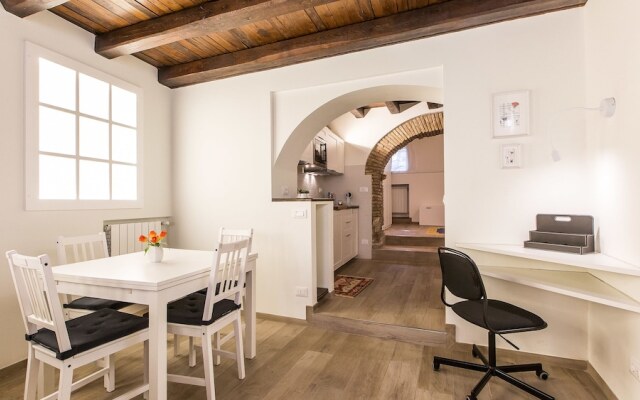 Rental In Rome Trastevere White Apartment