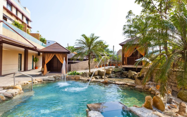 The Loft Seaside Suites