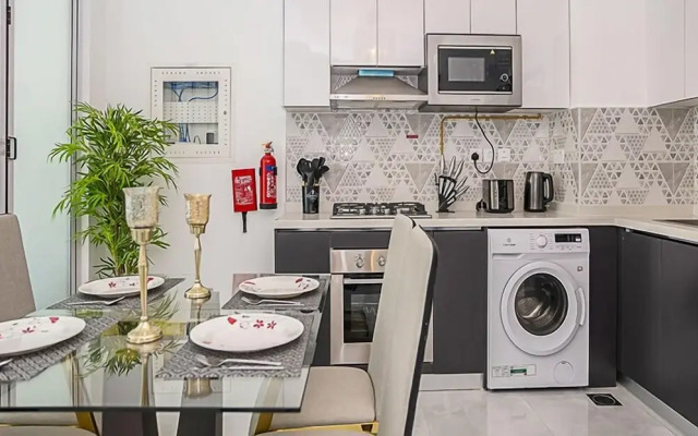 Spacious 1BR Apt in Pearlz by Danube