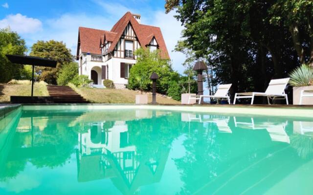 Villa avec vue et piscine à moins d'1h de Paris