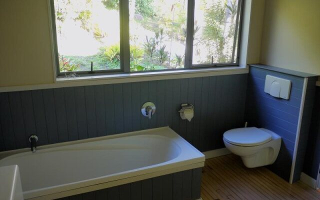 Bay of Islands Holiday Apartments and Campervan Park Trading Ltd.