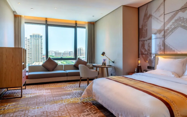 Datong Xinyu Crown Hotel