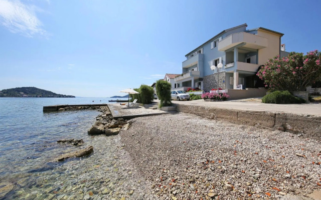 Punta Preko Apartments