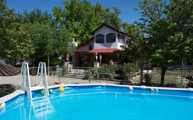 Red Horse Bed and Breakfast