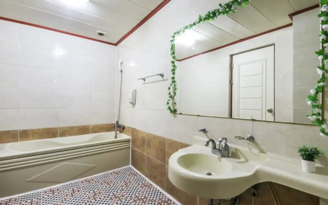 Jeonju Uadong Hotel Ya