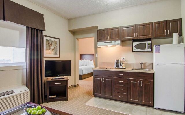 Kindersley All Suites Hotel