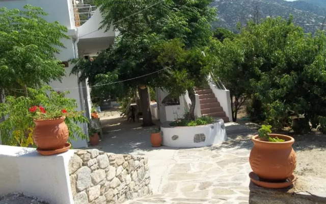 Zacharoula Rooms