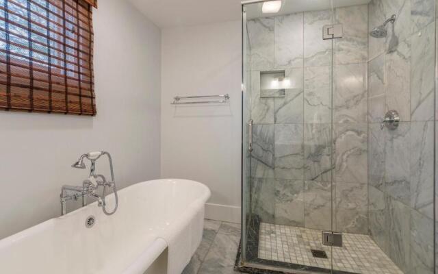 Gorgeous Downtown Bungalow, Walk Everywhere!!!